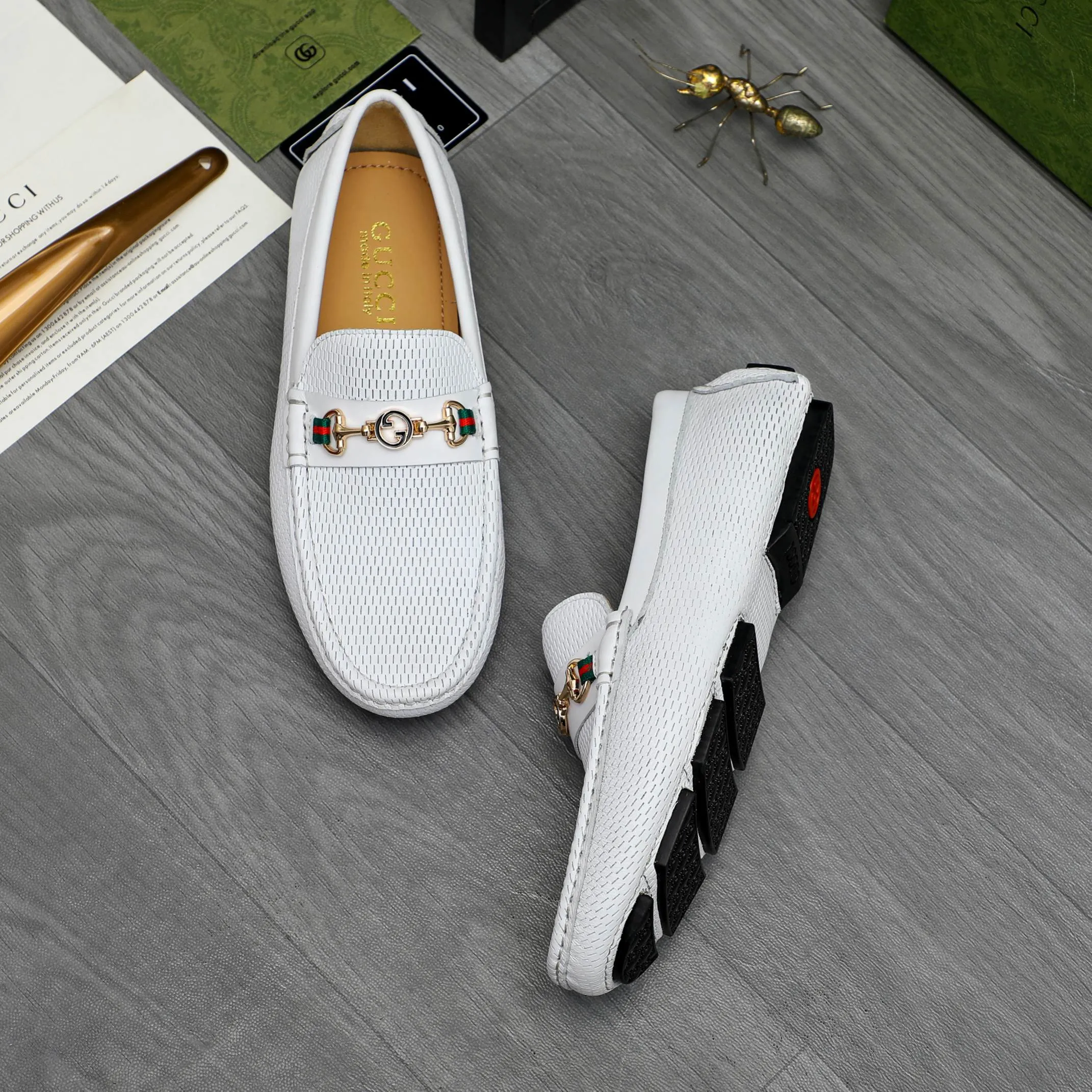 P420 Product trademark: GUCCI (Gucci) casual slip-on men's shoes Regular size: 38-44 Product materials: Selected hollow cowhide upper, sheepskin lining, original rubber outsole